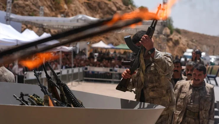 30 PKK’lı silahlarını yaktı: Ateş, sembol olarak kabul ediliyor