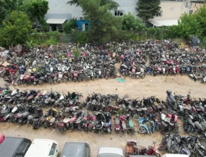 Yediemin otoparklarında bekleyen araçlar satışa çıkıyor
