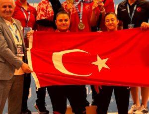 Genç halterci Tuğba Kıvıkoğlu Avrupa şampiyonu