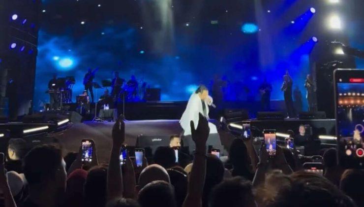 Şarkıcı Bayhan, Bursa’da şarkı söylerken yere düştü