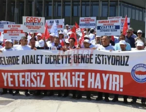 Memurlar zam teklifini beğenmedi: İş bırakma eylemine gittiler