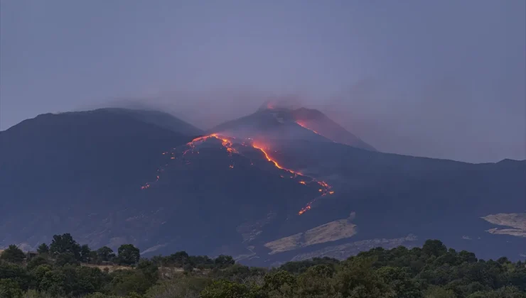 İtalya’da Etna Yanardağı’nda patlamalar devam ediyor