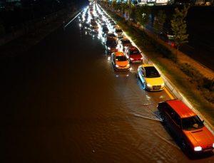 Başkentte yollar göle döndü, metro girişlerini su bastı