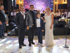 Yıldızhan ve Ceylan Şarkılarıyla Aslan Ailesi’nin Düğününe Renk Kattı