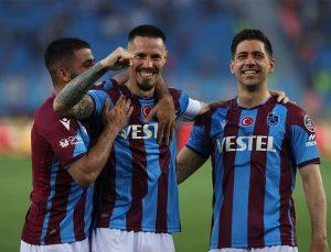 Trabzonspor Orta sahaya futbolcu alması gerekir