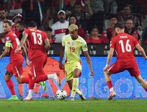 Milli takım maçında mücadele yoktu. Taktik hatası sistem hatası vardı