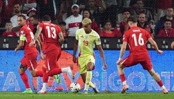 Milli takım maçında mücadele yoktu. Taktik hatası sistem hatası vardı