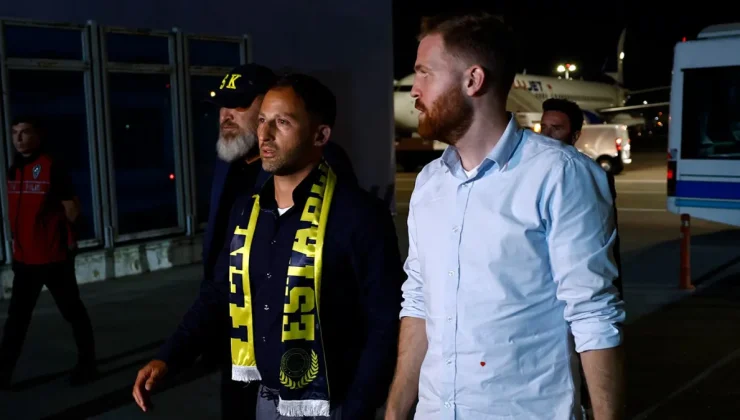 Fenerbahçe’nin anlaşmaya vardığı Domenico Tedesco, İstanbul’a geldi