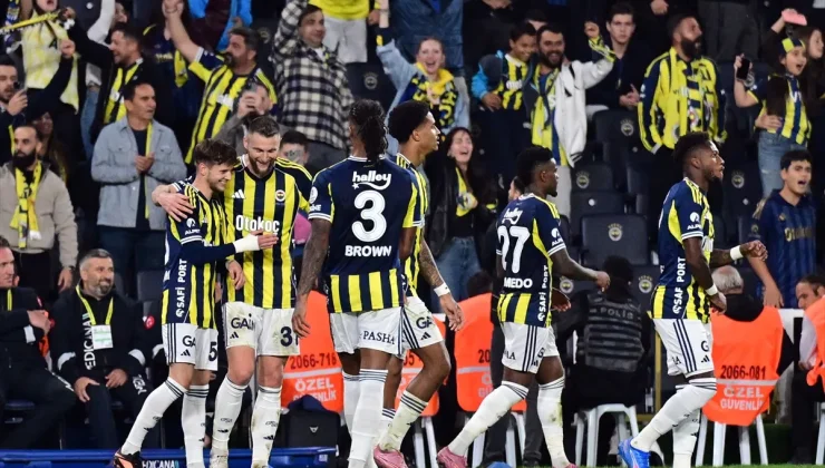 Fenerbahçe, Antalyaspor’u iki golle geçti