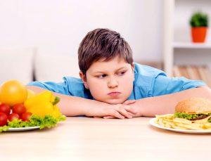 Diyetisyen Özge UYLAŞ: Çocukluk Çağı Obezitesi Alarm Veriyor, Ailelerin Dikkatli Olması Şart