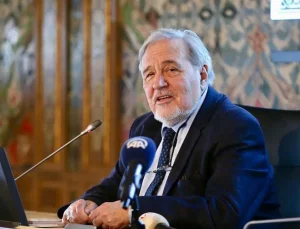 İlber Ortaylı rahatsızlığı nedeniyle bir süre istirahate çekileceğini açıkladı