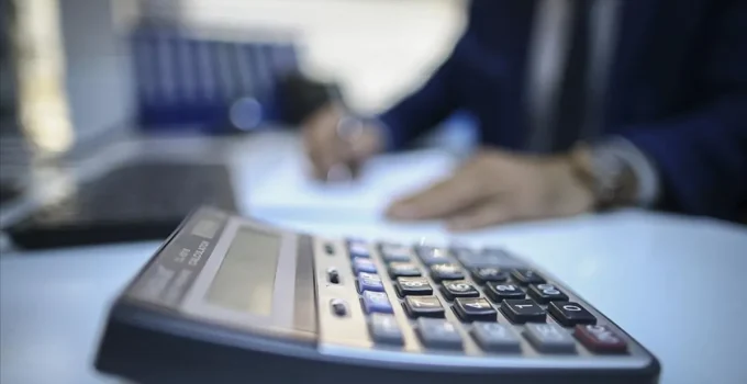 Bakanlık, bazı mesleklere yıllık harç zorunluluğu getirmek için çalışmalara başladı