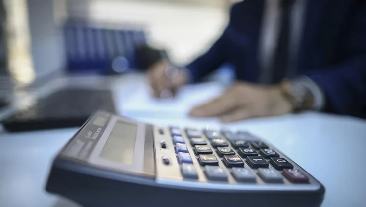 Bakanlık, bazı mesleklere yıllık harç zorunluluğu getirmek için çalışmalara başladı