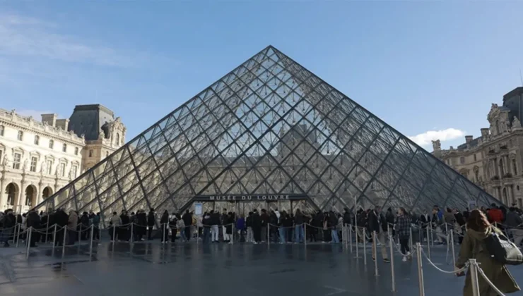 Fransa’da Louvre Müzesi’nden tarihi eser çalan hırsızlar aranıyor