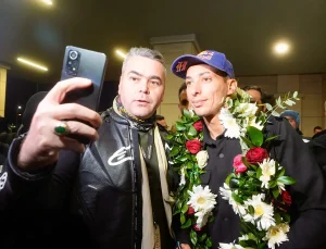 Toprak Razgatlıoğlu yurda döndü