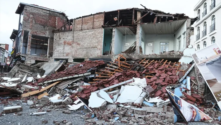 Balıkesir depreminde yaralı vatandaşlar taburcu edildi