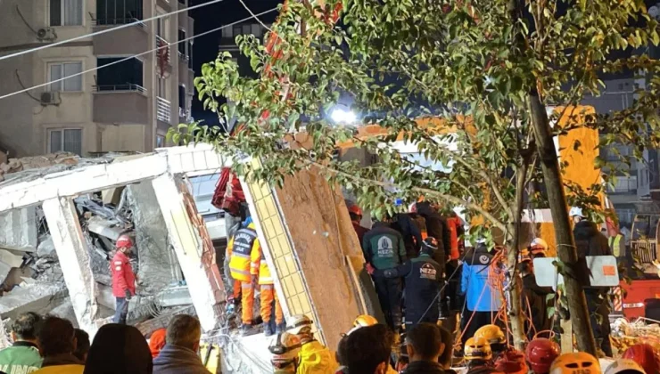Kocaeli Gebze’deki enkazdan baba ve annenin cansız bedenleri çıkarıldı