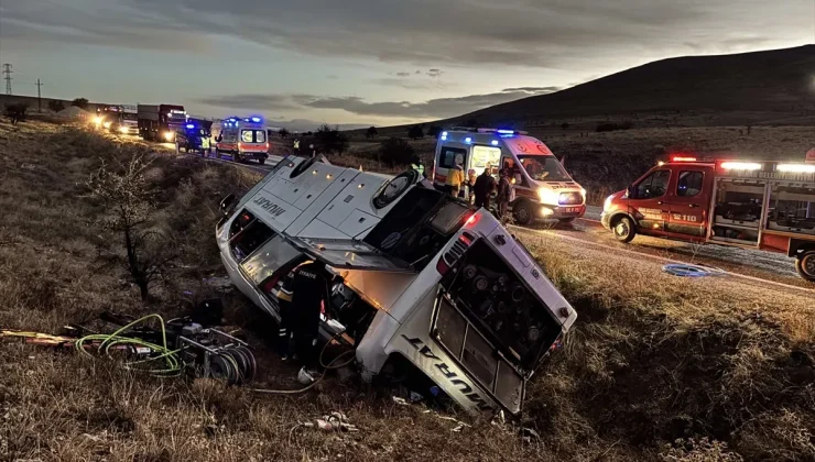 Afyonkarahisar’da yolcu otobüsü kaza yaptı