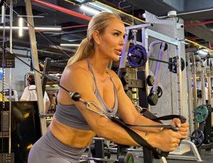 Survivor Nagihan Karadere Öğrencilerin yoğun ilgisi ile karşılaştı 