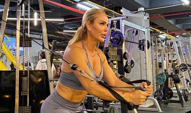 Survivor Nagihan Karadere Öğrencilerin yoğun ilgisi ile karşılaştı 