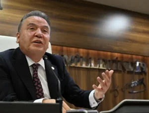 Muhittin Böcek hastaneye kaldırıldı