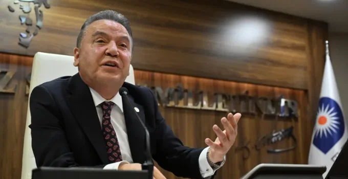 Muhittin Böcek hastaneye kaldırıldı