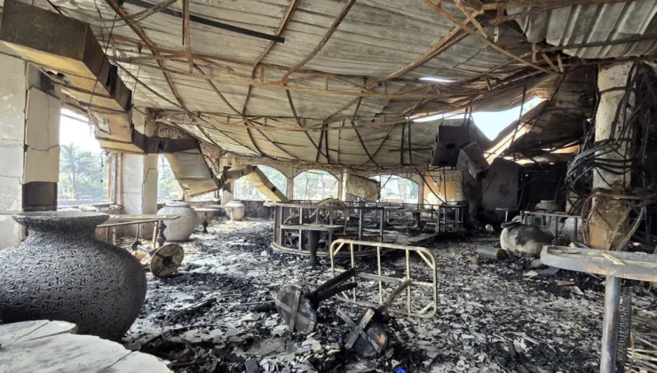 Hindistan’da gece kulubünde 25 kişinin öldüğü yangının çıkış anları