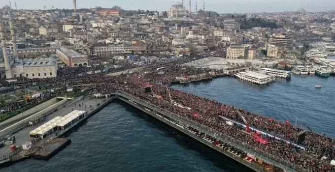 Galata Köprüsü’nde 1 Ocak’ta Filistin’e destek için binlerce kişi bir araya gelecek
