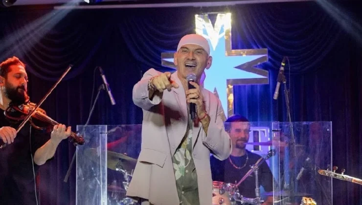 Ünlü şarkıcı Altay Kıbrıs’ta sahne aldı