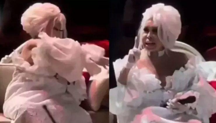 Bülent Ersoy, sahnede sinirlendi! Hem bağırdı hem fırlattı