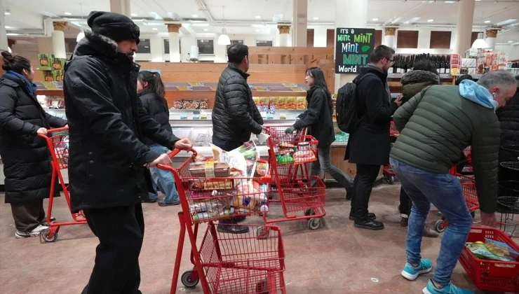 Yoğun kar ve dondurucu soğuk beklenen ABD’de süpermarketler boşaldı