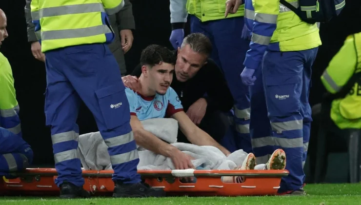 Avrupa gecesi kabusa döndü: Robin Van Persie oğlunu endişeli gözlerle izledi