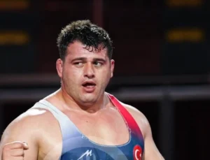 Rıza Kayaalp, mindere altın madalyayla döndü