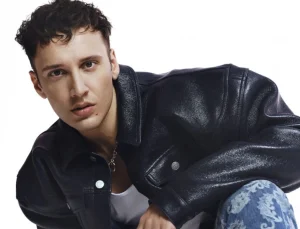 Şarkıcı Edis hakkında yakalama kararı