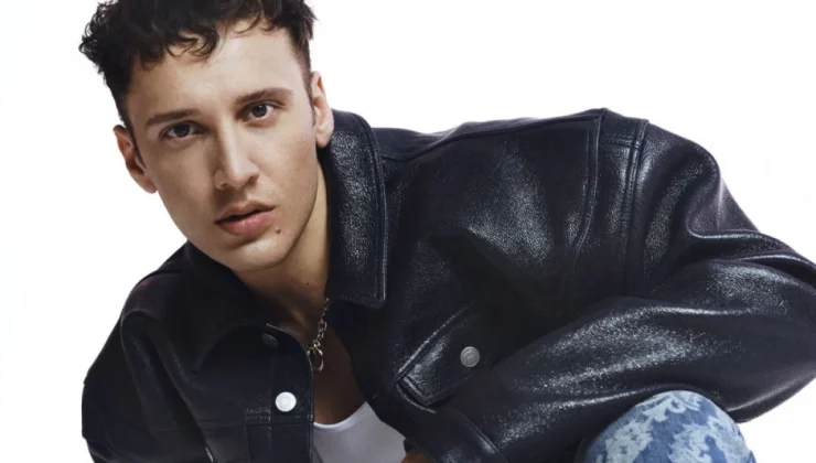 Şarkıcı Edis hakkında yakalama kararı