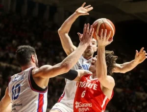 Sırbistan’ı deviren 12 Dev Adam liderliğini sürdürdü