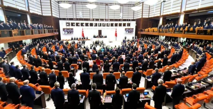 Sosyal medya ve doğum iznine yönelik düzenlemeler Meclis’te