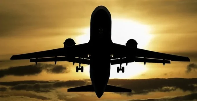 Abdulkadir Uraloğlu, Hürmüz Boğazı’ndan ilk Türk gemisinin geçtiğini duyurdu