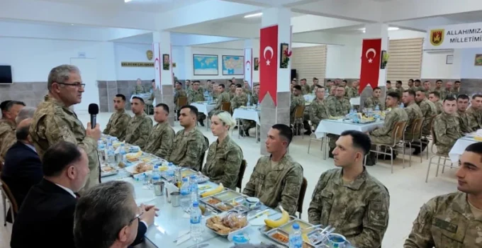 Kara Kuvvetleri Komutanı Metin Tokel’den KKTC’de inceleme